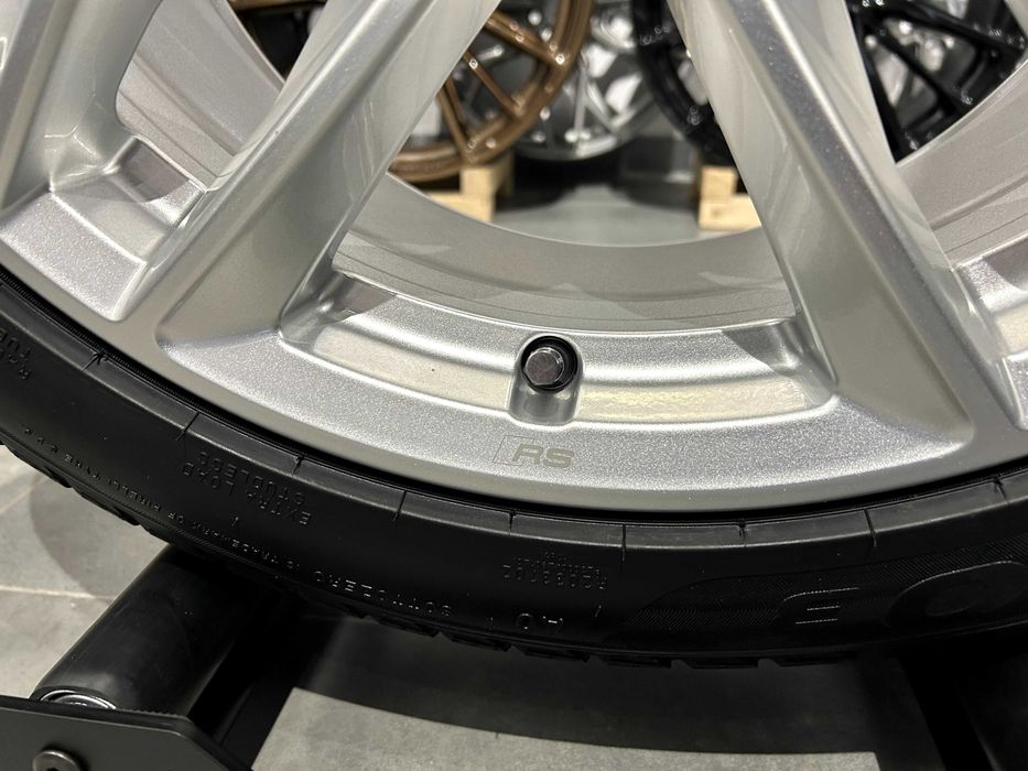 Oryginalne koła zimowe 18 5x112 Audi A4 B9 B8 245/40R18 Pirelli