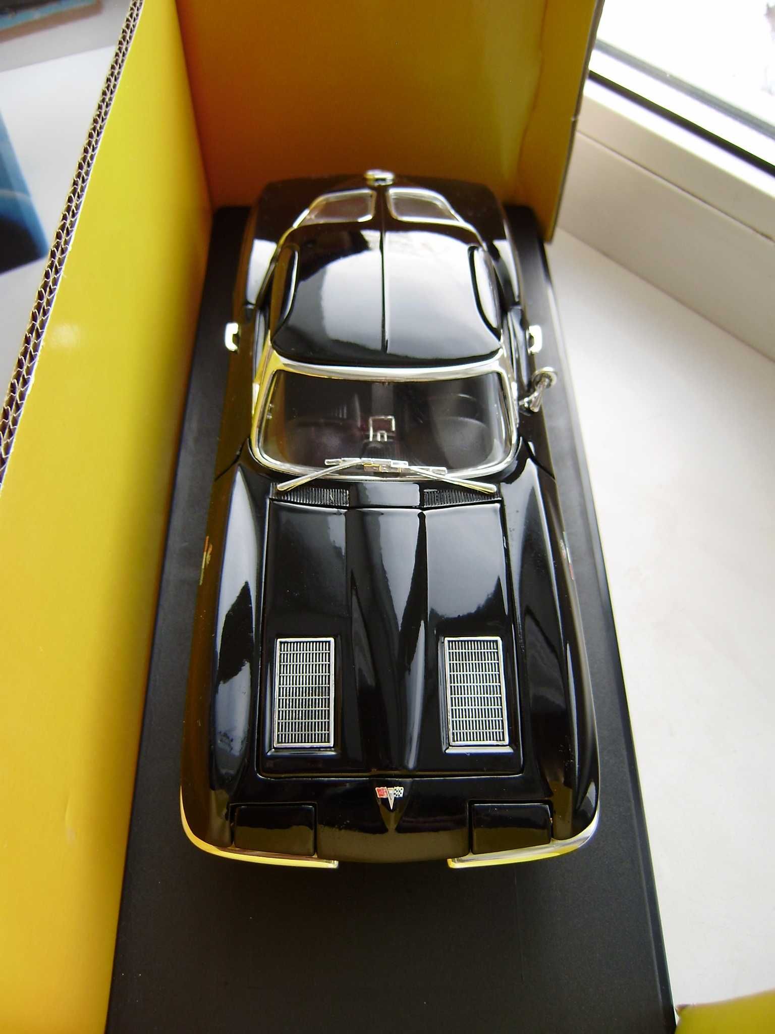 Лот №183.1963 Corvette Sting Ray.1/18.ERTL.