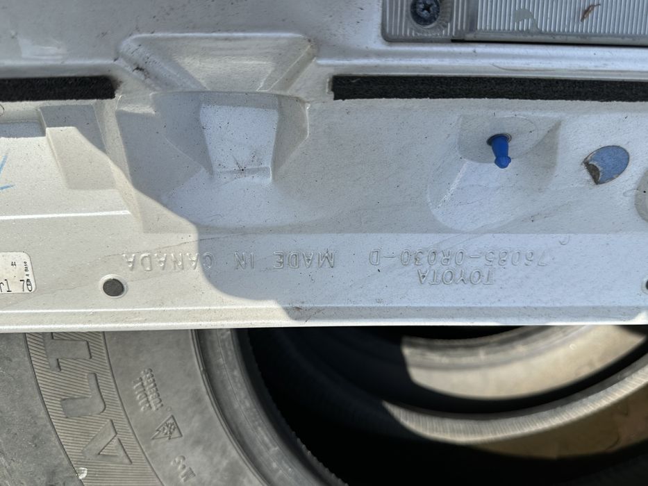 Спойлер кришки задній двері ляди Toyota Rav 4 2012