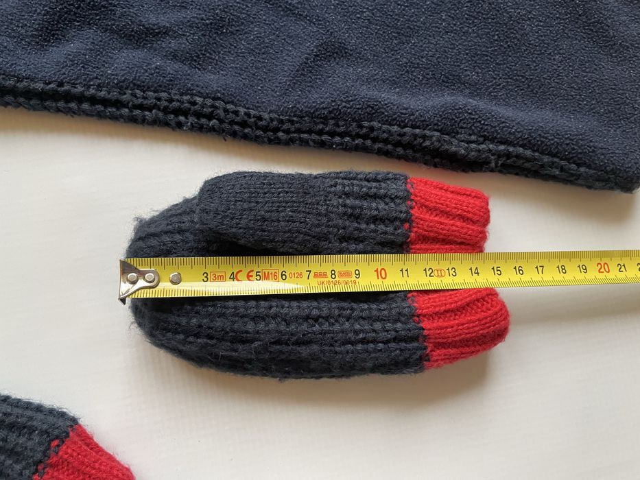 komplet zimowy: czapka, szalik i rękawiczki — idealny na chłodne dni