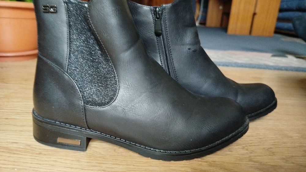 Czarne botki rozmiar 38