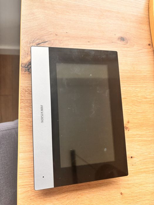 Panel wewnętrzny monitor z Wi-Fi IP DS-KH6320-WTE1