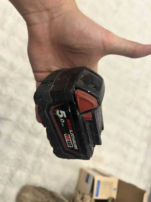 OKAZJA! Akumulator Milwaukee M18 5.0Ah – uszkodzony