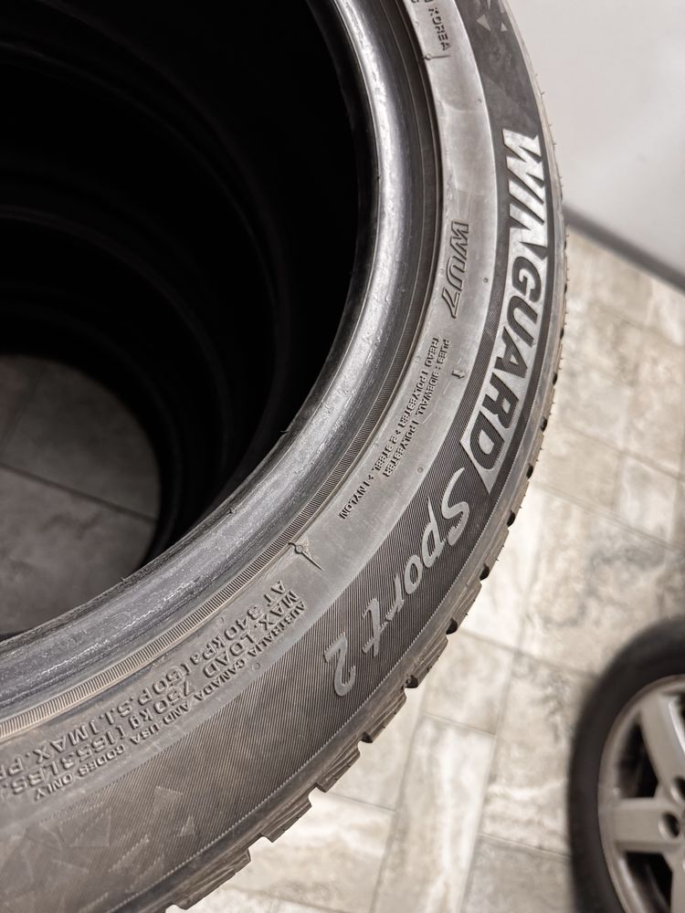 Продам почти новые зимние шины 225/50/R17