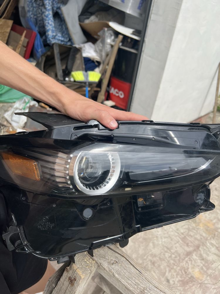Оригінальна фара на Mazda cx-30 правая в сборе LED