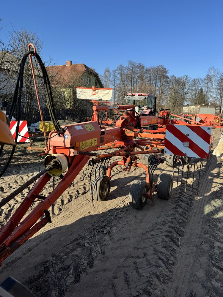 Zgrabiarka KUHN GA 6000 dwukaruzelowa