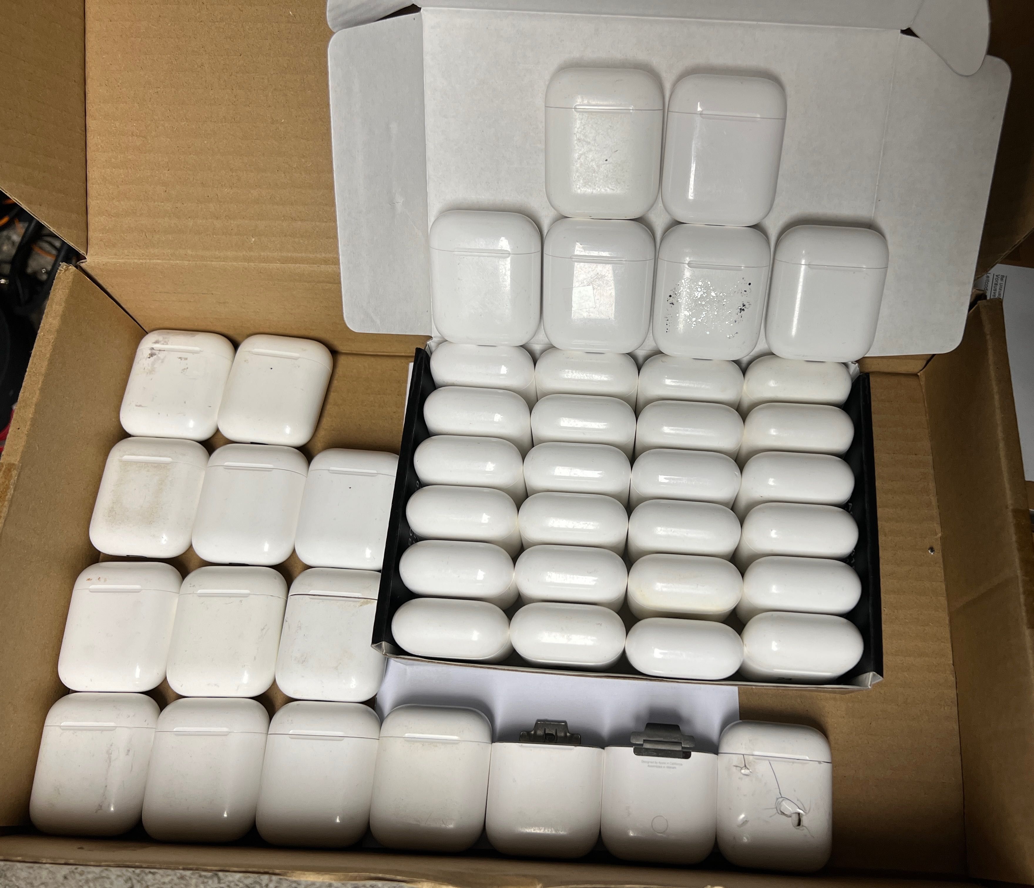 Lote 44x Apple Airpods - A2031 + A1523 - 30x a funcionar, resto n test