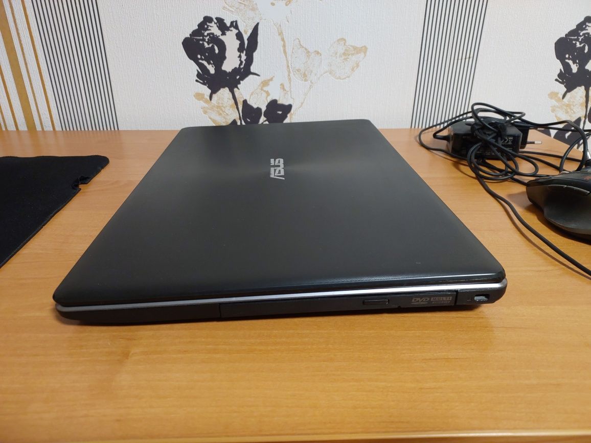Продам ноутбук Asus x550c Intel Core i3-3217U/RAM 4 ГБ/GeForce GT 720M