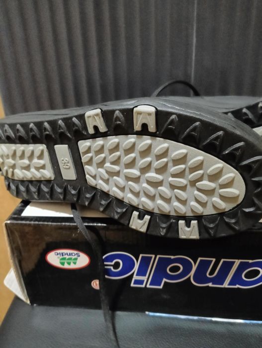 Buty sportowe damskie