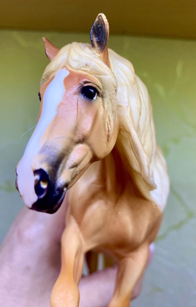Лошадь Breyer classic