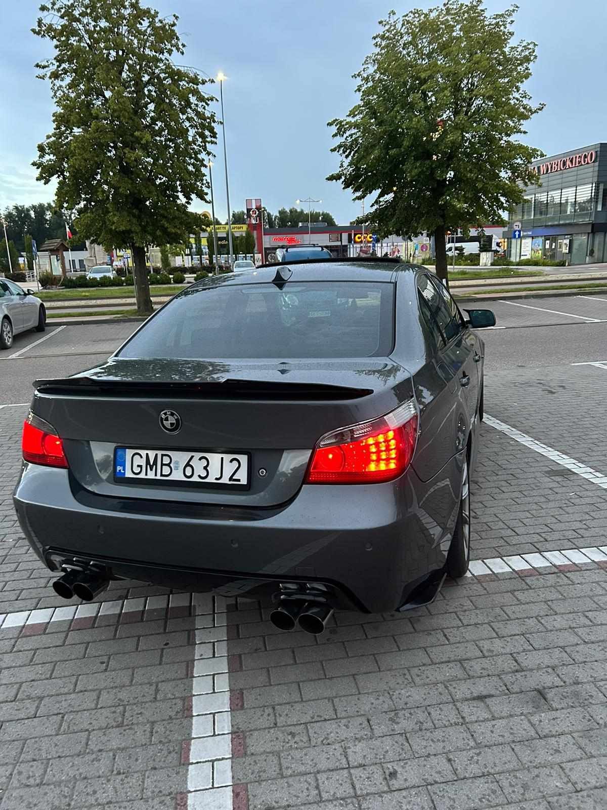 BMW E60 E61 Tylny Dyfuzor Zderzaka Spoiler 00--00 M-pak Czarny Połysk