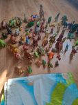 Sprzedam zestaw zwierzątek dinozaurów