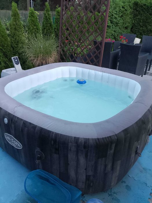 Jacuzzi LAY-Z-SPA Majorca jak nowe, stan idealny.