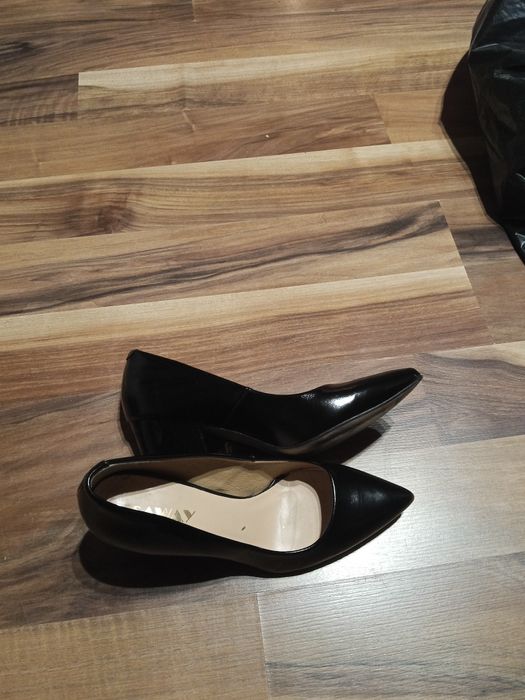 Czarne czółenka Saway