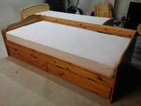 Solidne łóżko z wysuwanymi szufladami