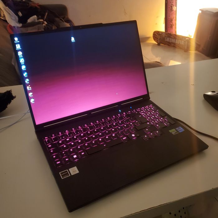 Clevo 16 pro RTX 5070 Ti e I9