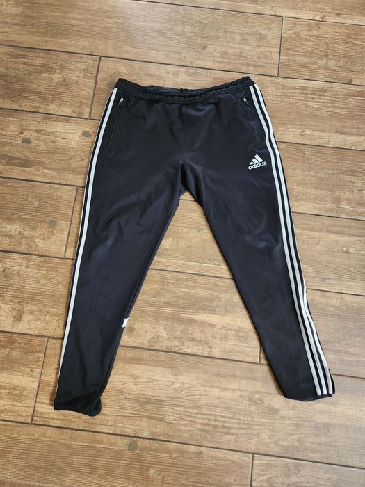 Sprzedam spodnie dresowe adidasa rozmiar xl