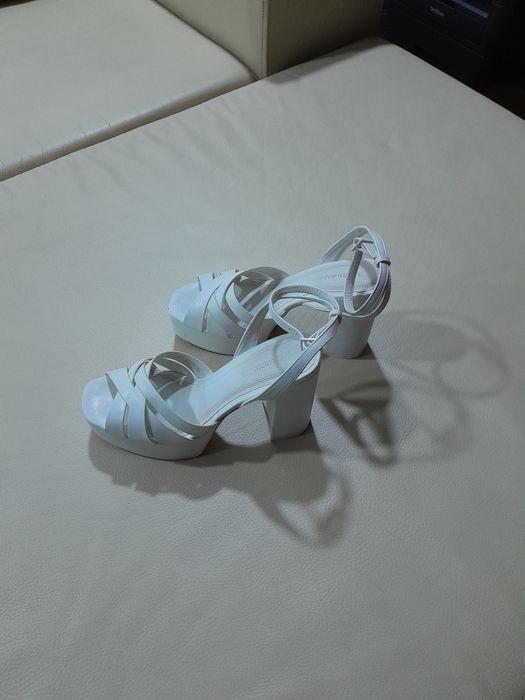 Sandália  Stradivarius  branco