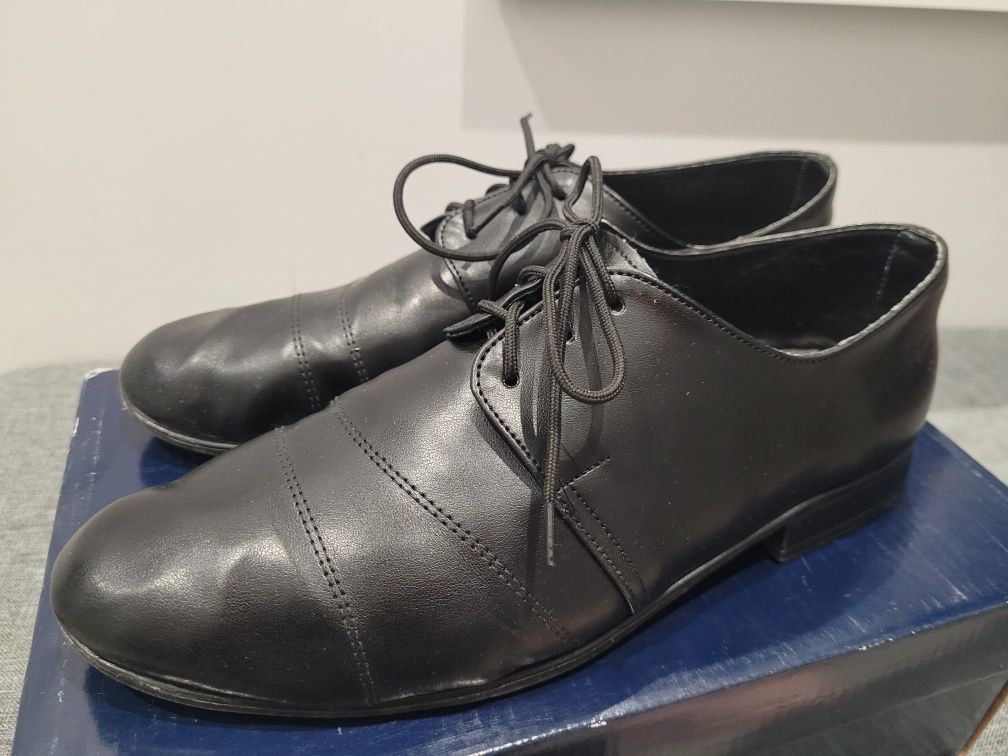 Buty eleganckie komunijne  rozm. 40