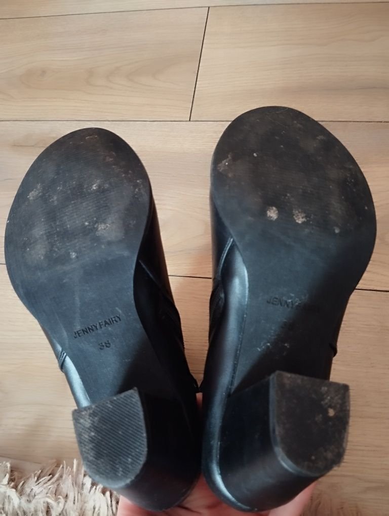 Botki z ozdobą r. 38