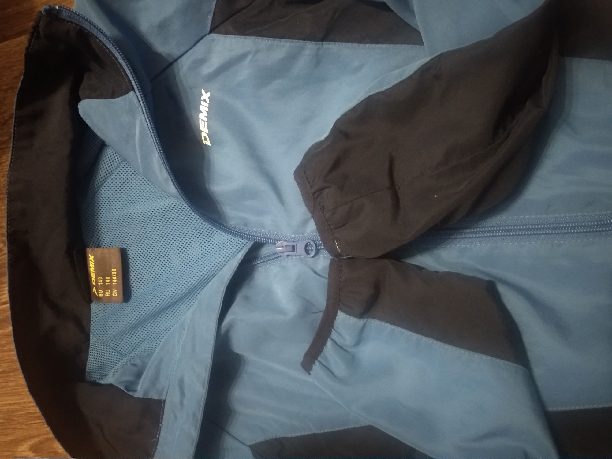 Продам спортивный костюм demix