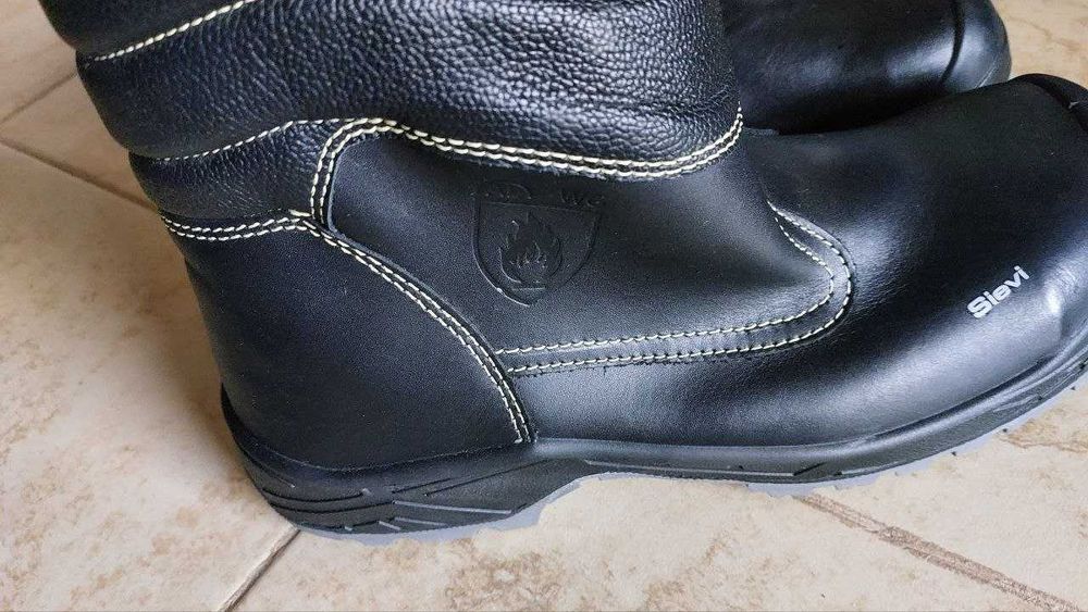 Cупер надійний черевик