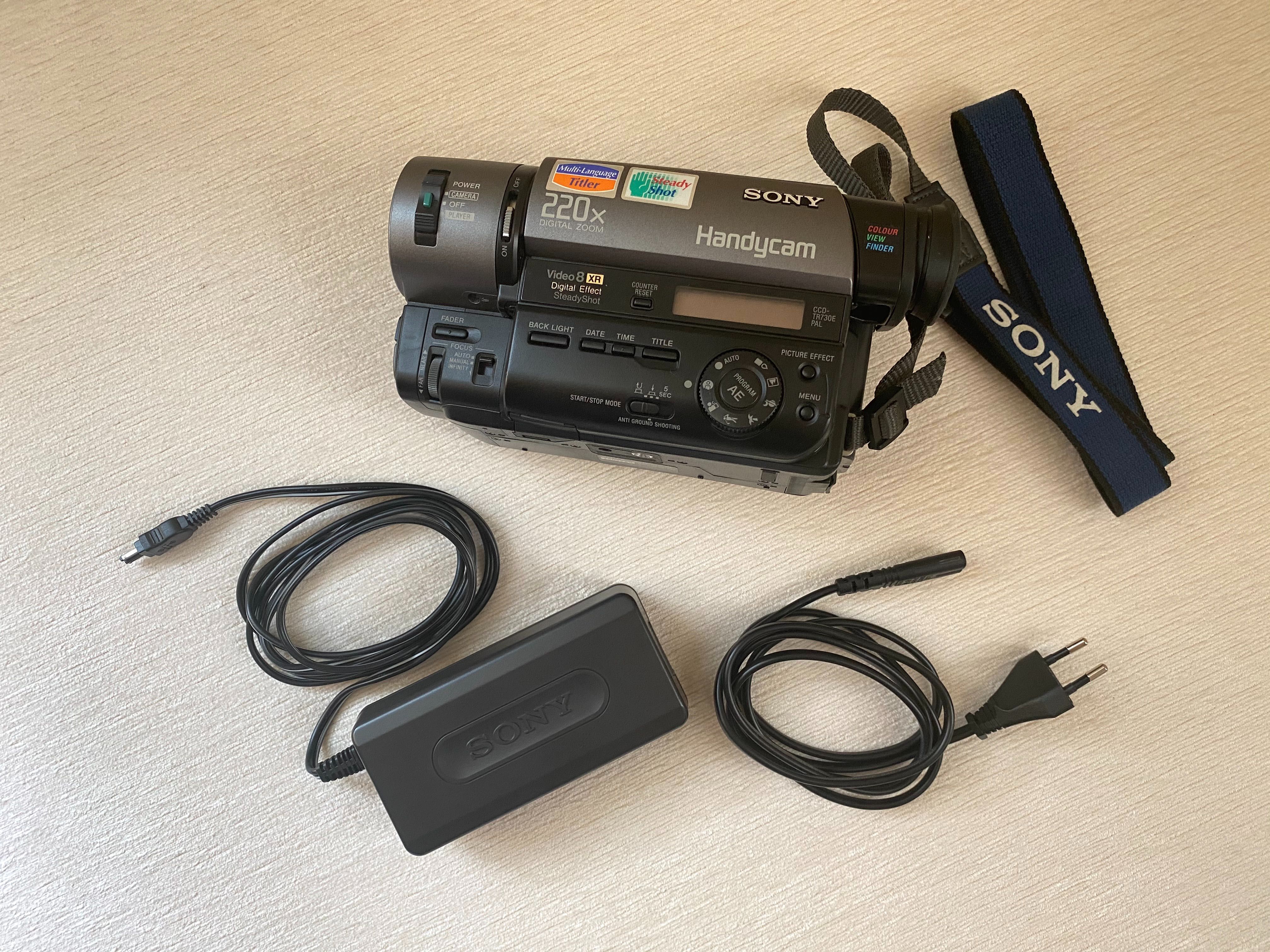 Відеокамера Sony Handycam CCD-TR730E