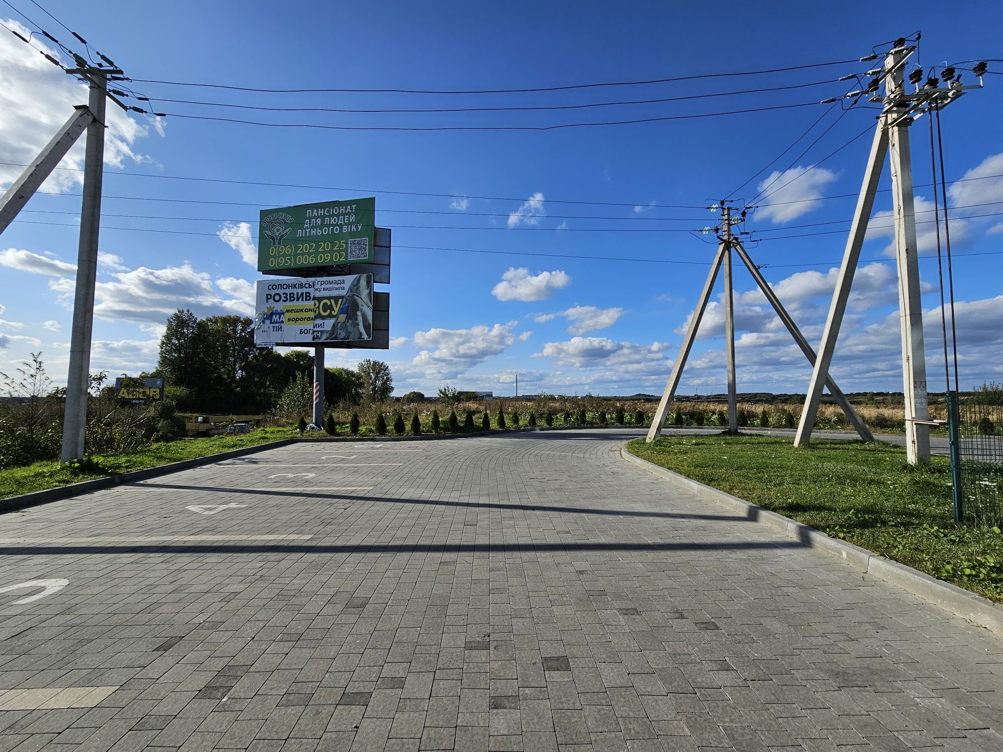 Паркомісця 1 і 2, під ЕЛЕКТРОзарядку заселений ЖК Grandvillage