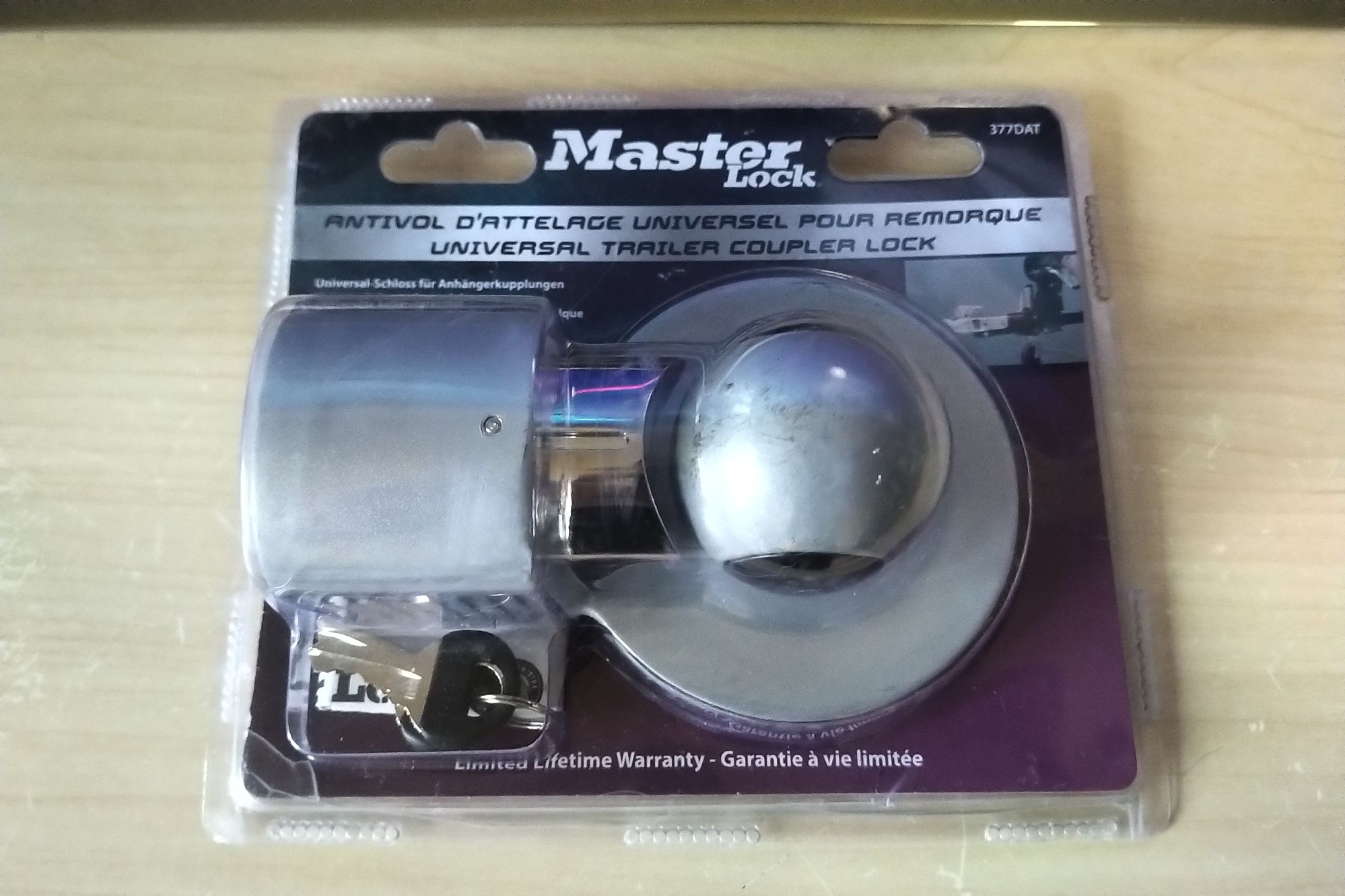 Master Lock 377DAT - blokada na dyszel/łącznik holowniczy przyczepy.