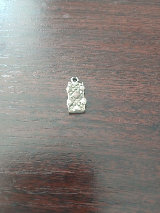 Zawieszka w kolorze srebrnym