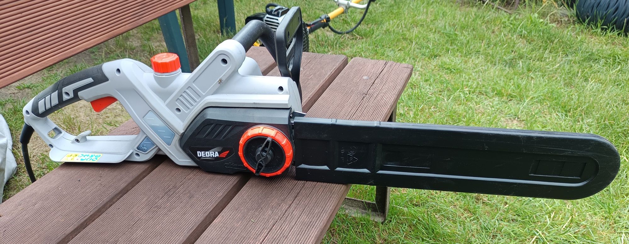 Dedra Pilarka łańcuchowa 2,4 KW