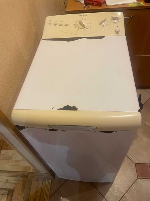 Продам пральну машину Whirlpool на запчастини