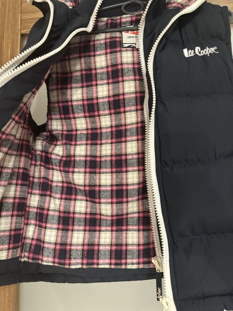 Продам теплий жилет Lee Cooper