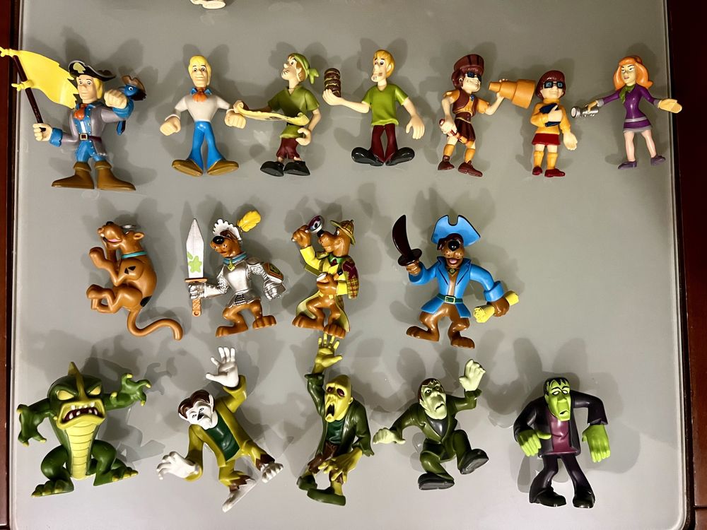 Zestaw 16 sztuk figurek z bajki „ Scooby-Doo”
