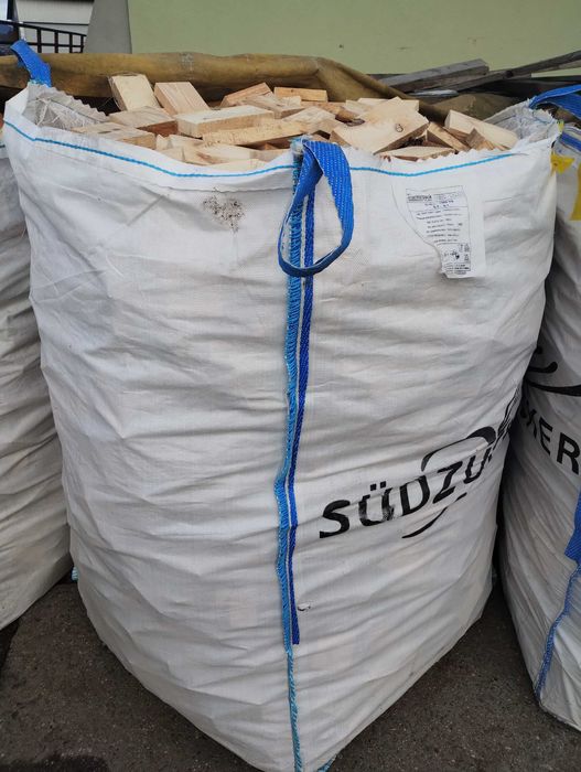 DREWNO suchy opał opałowe drzewo