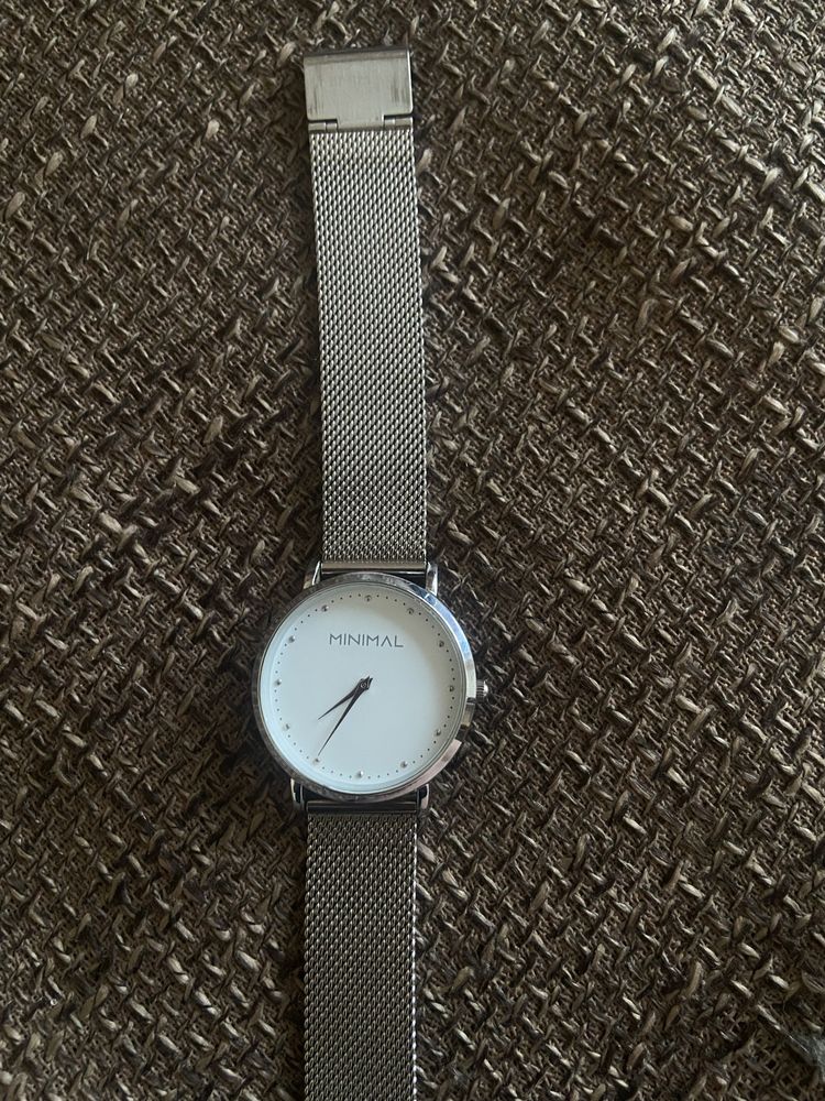 Срібний годинник від minimal