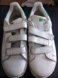 sapatilhas adidas tamanho 35 (parte detras verde)