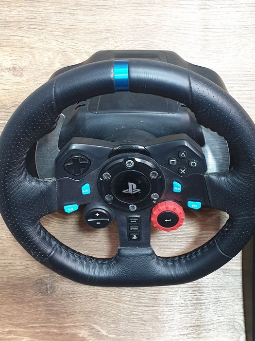 Руль Logitech G29 з педалями.