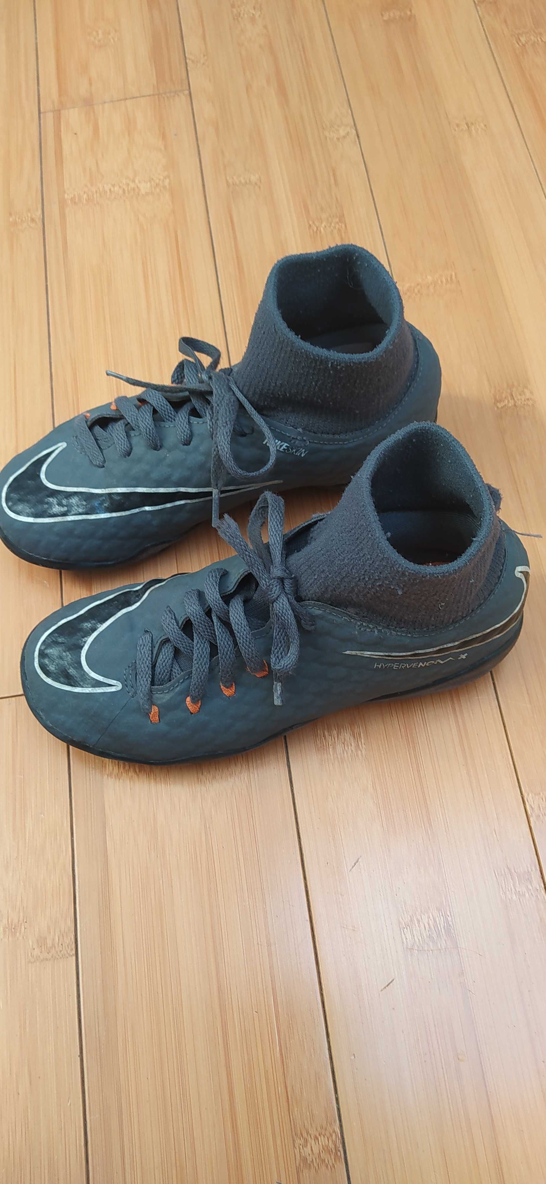 Buty Nike ze skarpetą r. 33