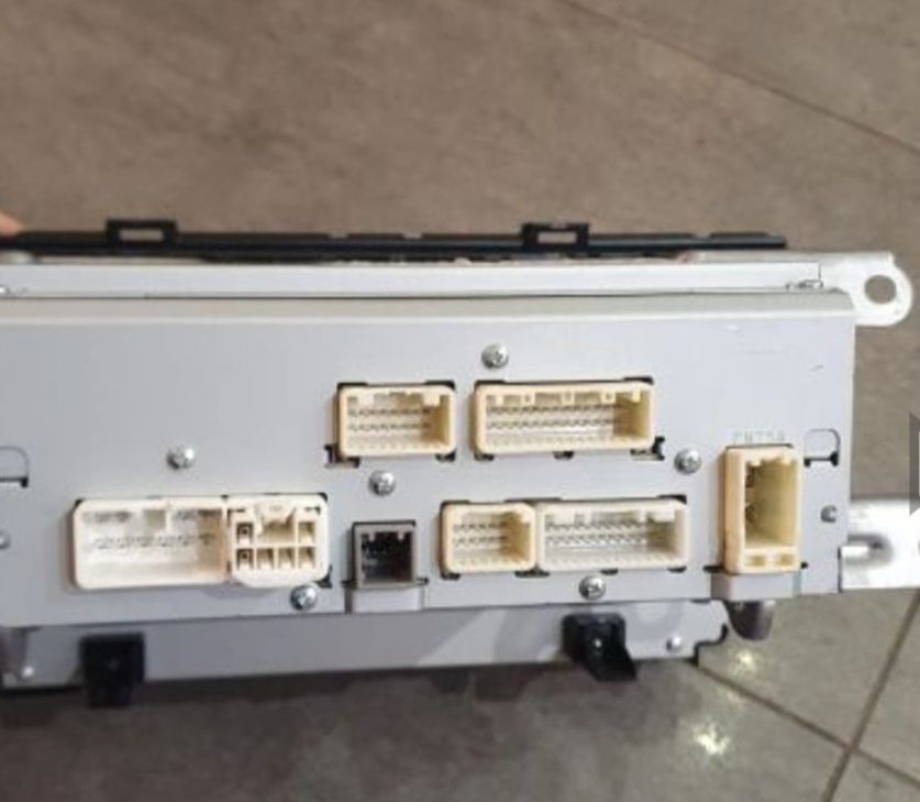 Toyota Prius (XW30) Radio/CD/DVD/GPS -JBL
