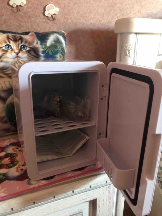 Мини холодильник, холодильник для косметики.