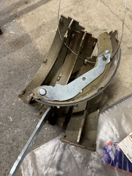 Продам тормозные колодки трос ручника Ford Sierra