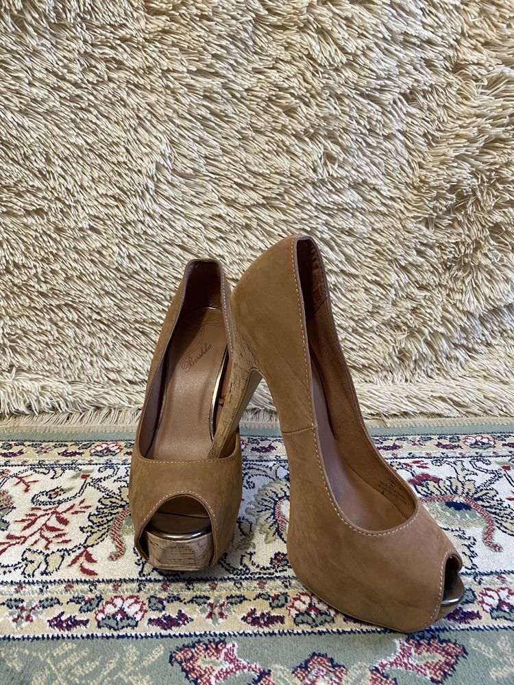 Wysokie buty Bershka r. 38 kolor Camel