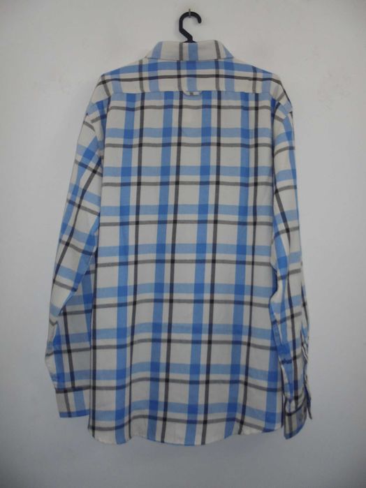 camisa de homem nova com etiqueta