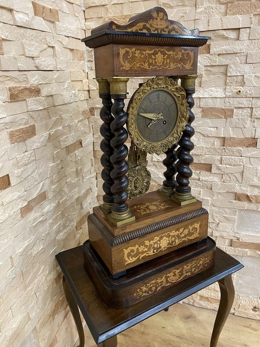 Камінний годинник