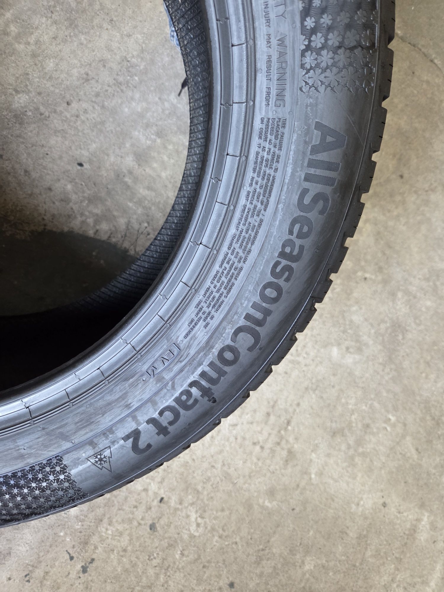 opony używane 235/55R17 Continental allseasoncontact 2