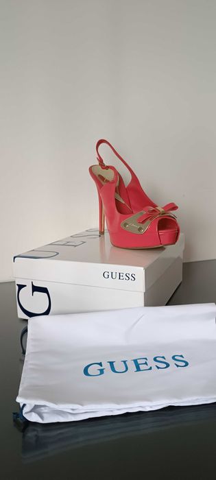 Saltos Altos Guess