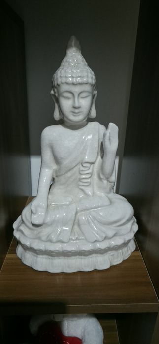 Estátua Buda em cor branca