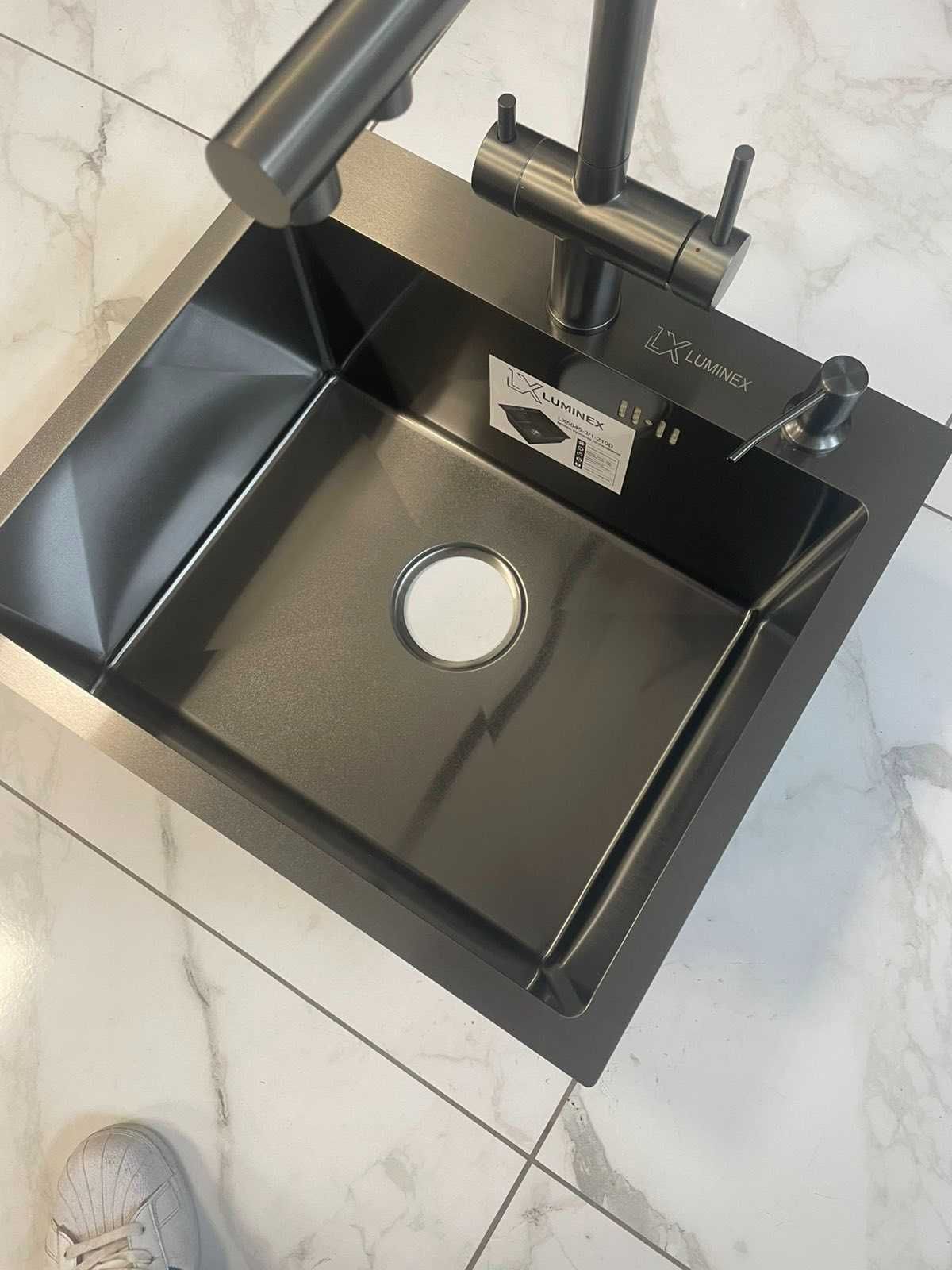 Мийка кухонна Luminex 5045 см та кран висувний з фільтром води Venta.
