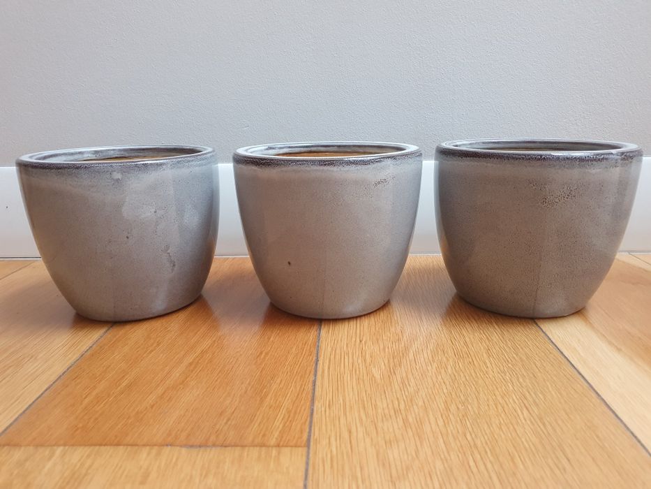 Doniczki szare szkliwione